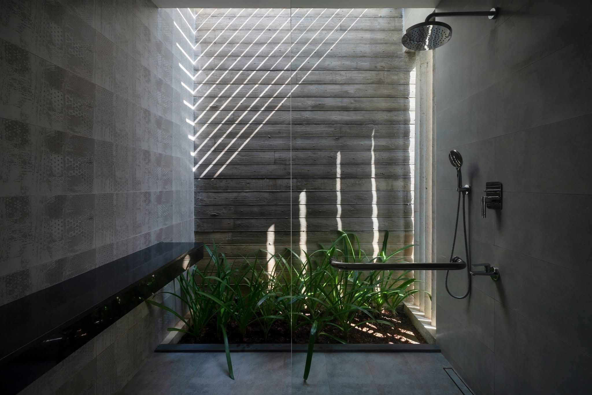 Garden bathroom rain shower