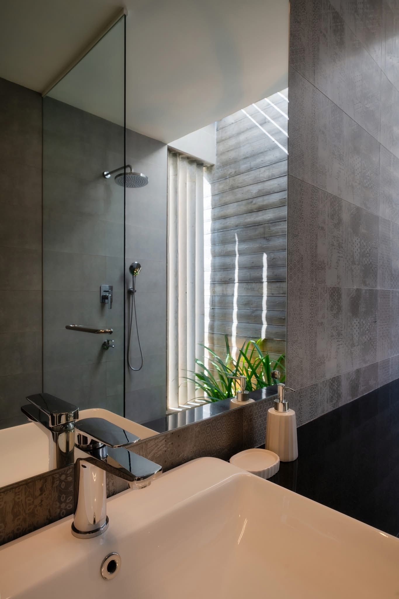 Luxury en-suite bathroom vanity